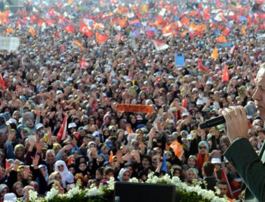 Τουρκία δημοψήφισμα: Εκατομμύρια πολίτες στις κάλπες σε μια καταρρέουσα οικονομία